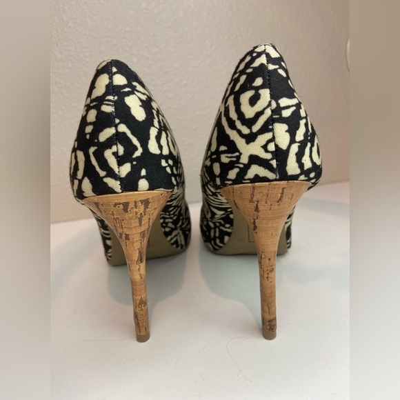 Christian Siriano~Abstract Brown/Cream Cork-Look Stiletto Heels~Peep Toe~Size 9W - Picture 13 of 16